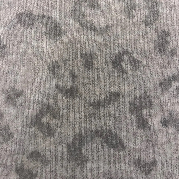 Abercrombie & Fitch Animal Print Tan Gray Pullover Sweater Size Medium - Picture 4 of 5